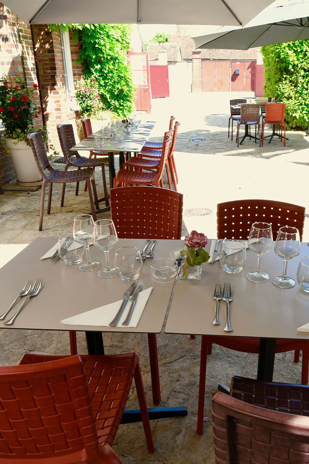 Hotel-Restaurant-le-Cheval-Blanc-a-Charny-Terrasse